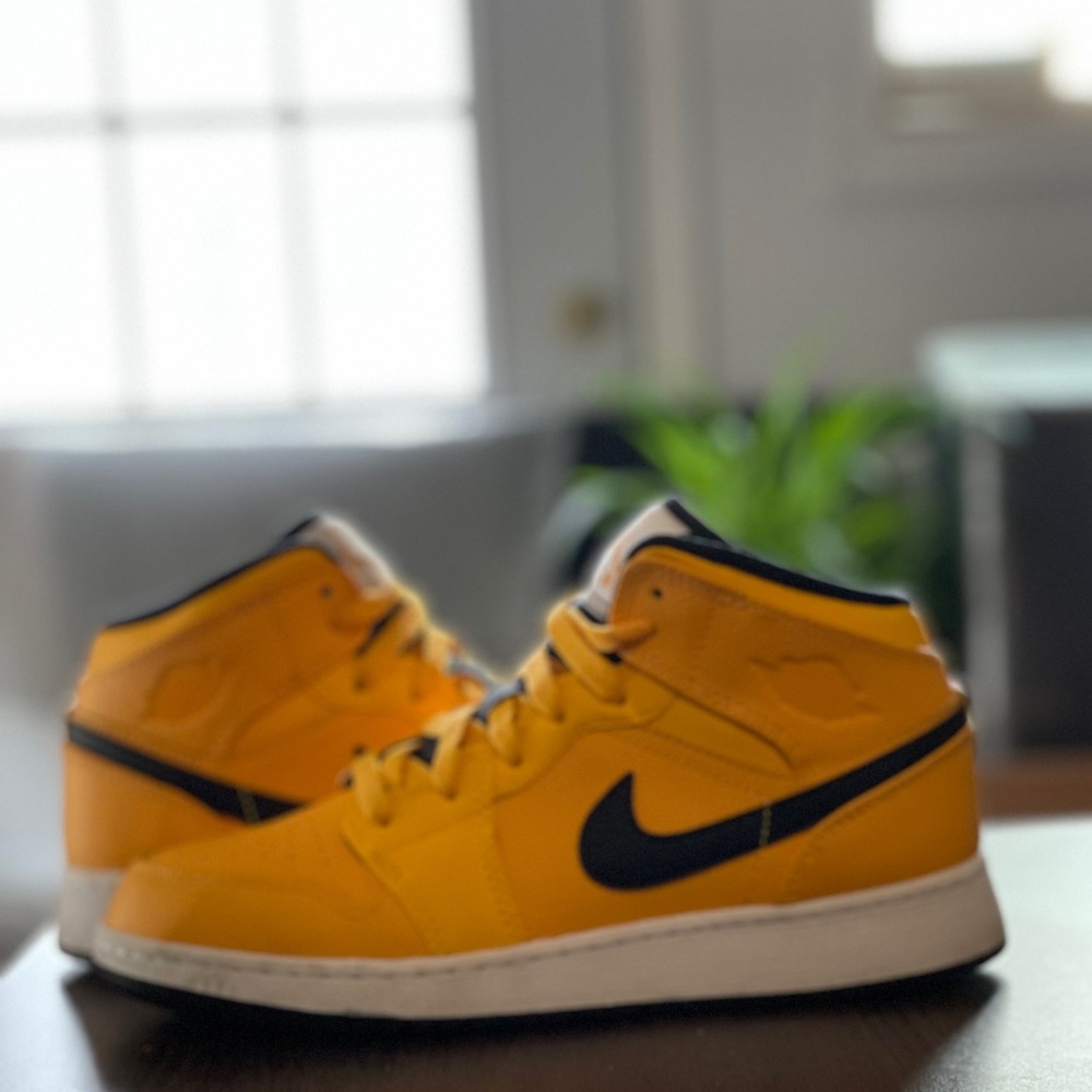 Air Jordan 1 Mid (GS)